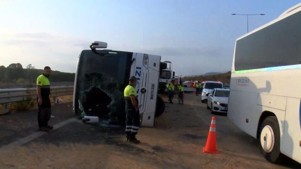 Yolcu otobüsü devrildi! 4 ölü, 26 yaralı