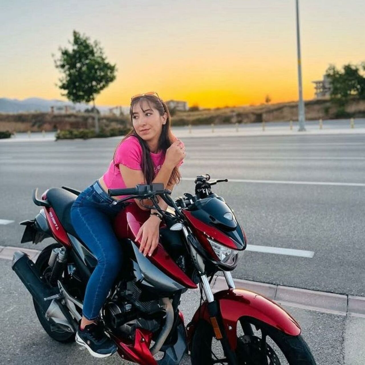 Devrilen motosikletteki Eda öldü!