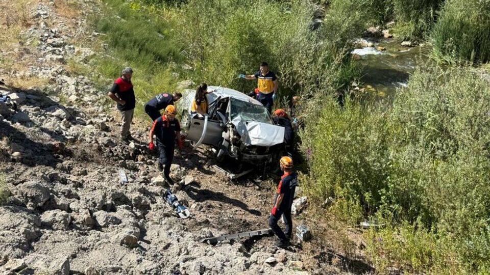 Otomobil köprüden uçtu! Can kayıpları var!