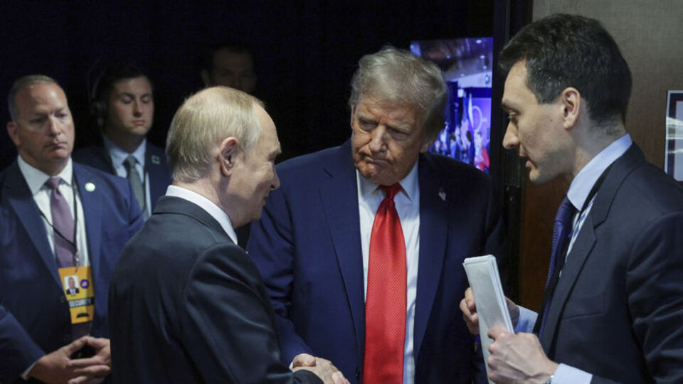 Alaska zirvesi öncesi bir yazıcıda hassas belgeler unutulmuş