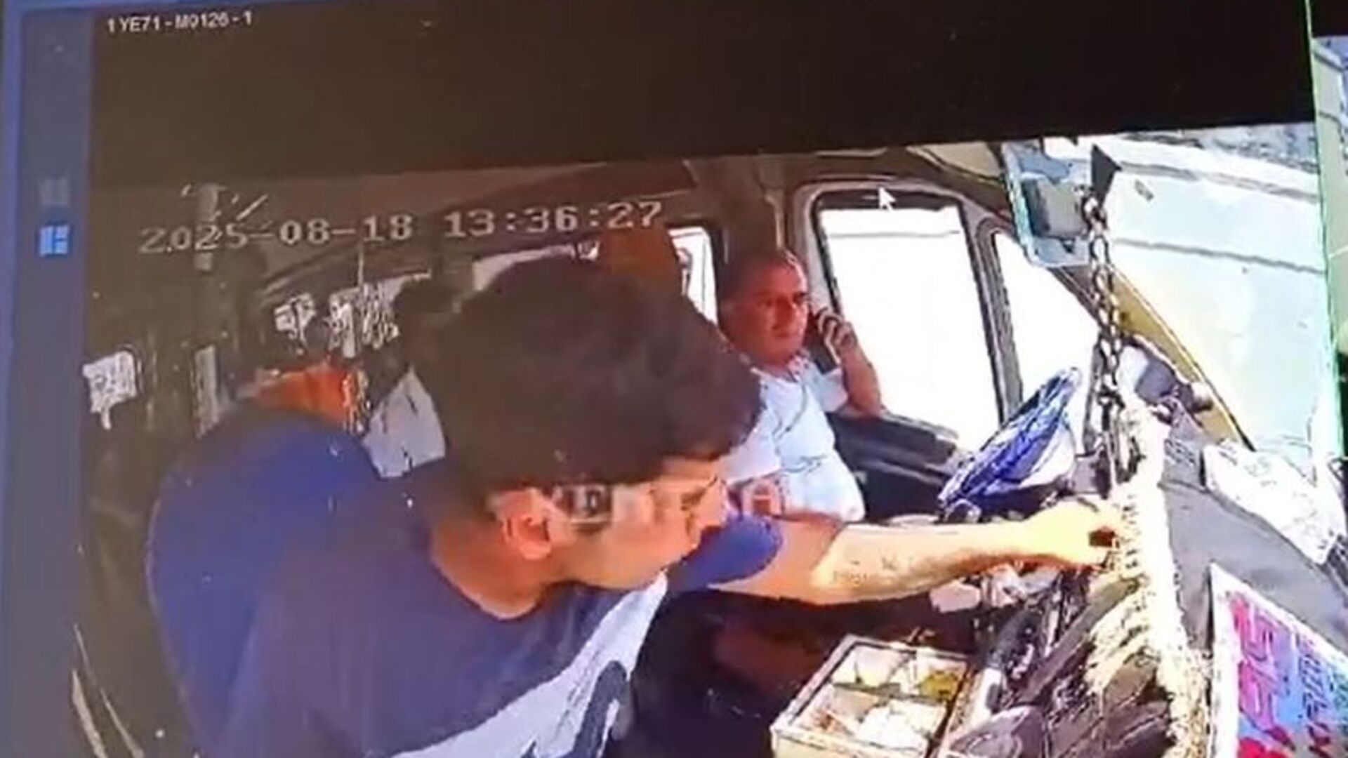 Göz Göre Göre Kaçtı! Sokak Ortasında Yaşanan İnanılmaz Hırsızlık Anı