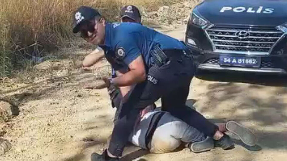 Yangın çıkarıp polise saldırdı