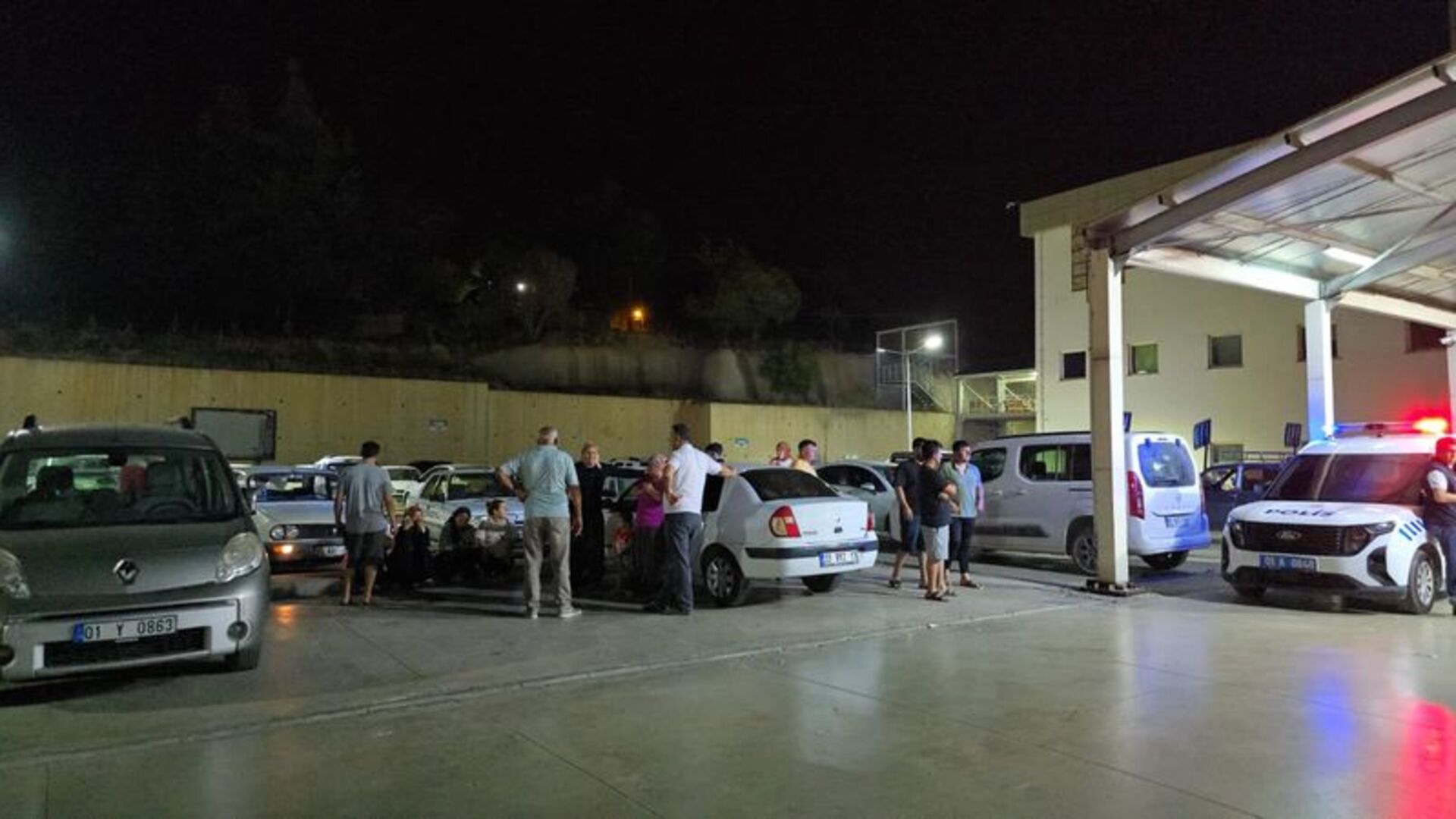 Adana'da Korkunç Kaza: Otomobil Uçuruma Yuvarlandı, 5 Can Gitti!