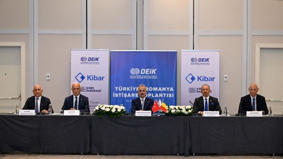 Bakan Uraloğlu, Romanya'da Yuvarlak Masa Toplantısı'na katıldı