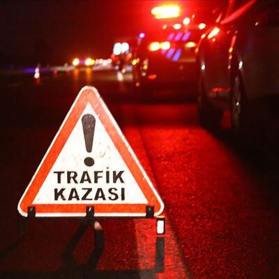 Tarım aracı ile otomobil çarpıştı: 1 ölü, 1 yaralı