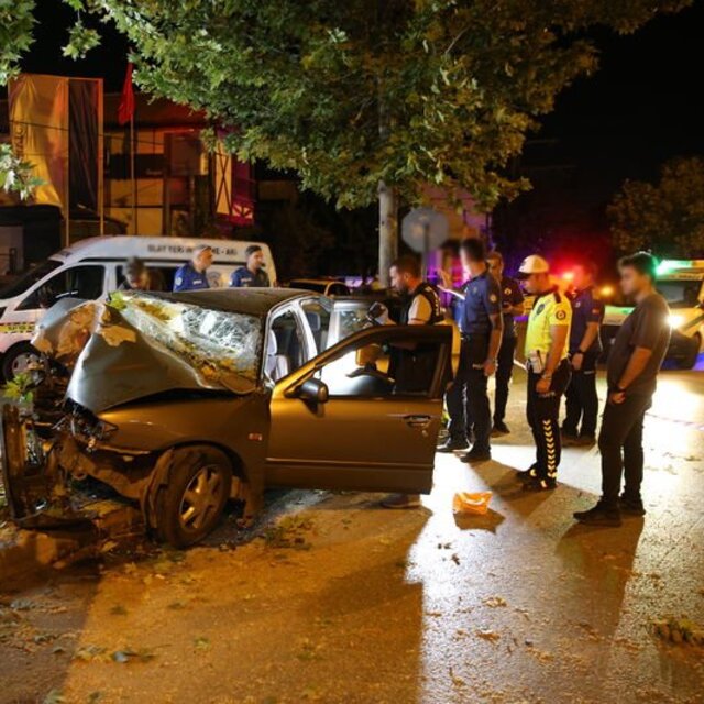 Denizli'de feci kaza! 2 ölü, 1 ağır yaralı