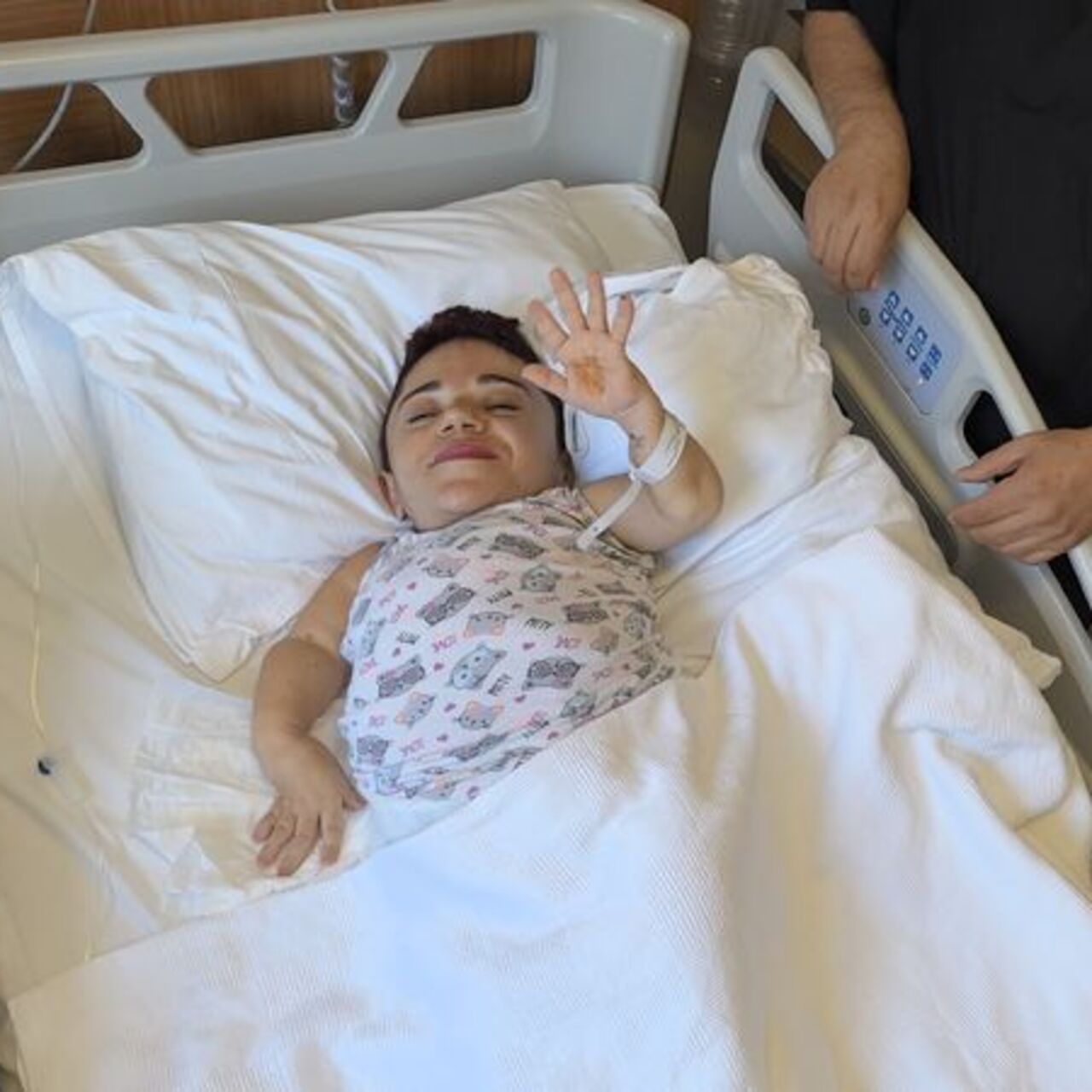 24 kilo ağırlığındaki kadından 3 kilo kist çıktı