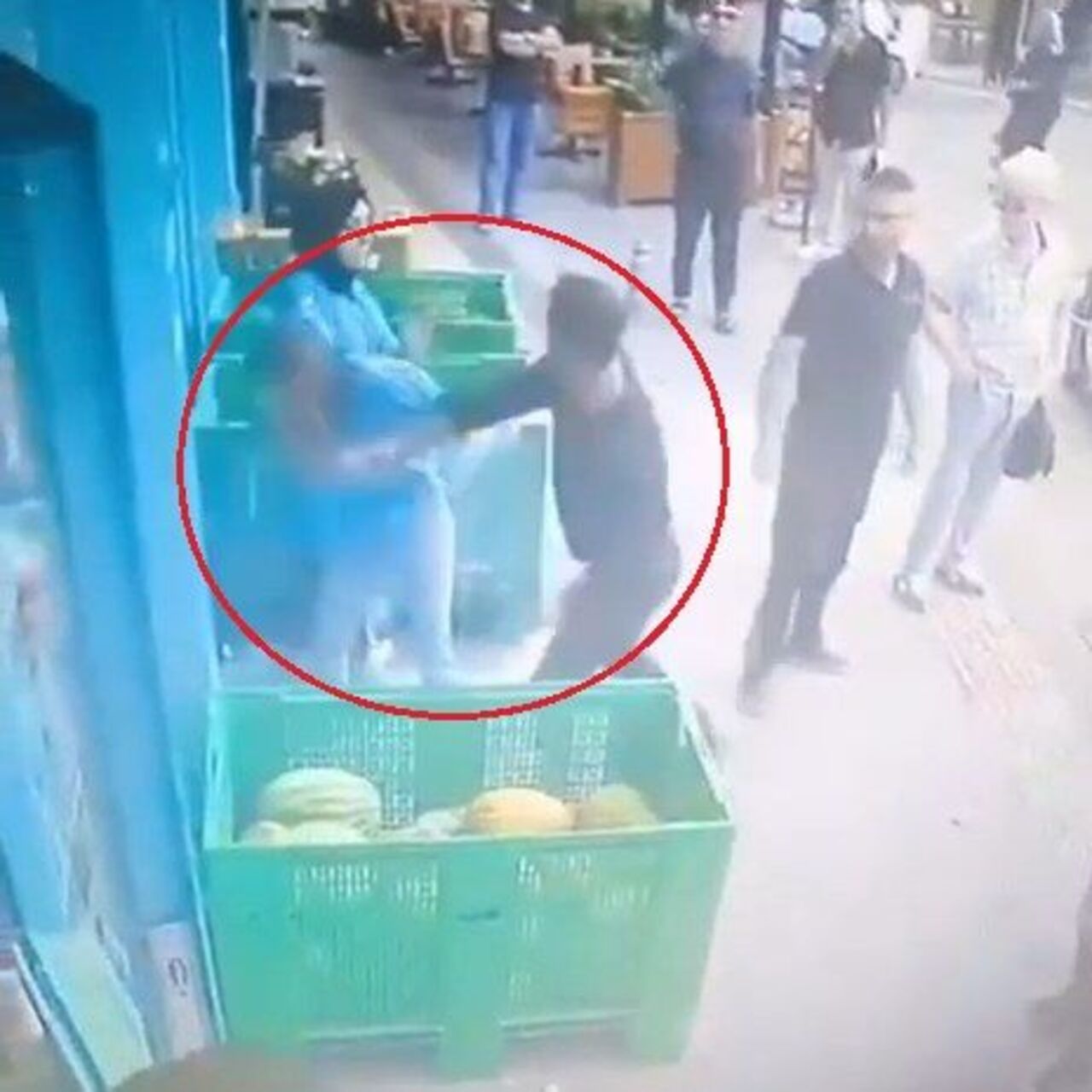Sevgiliye darp, müşteriyi bıçakladı, serbest!