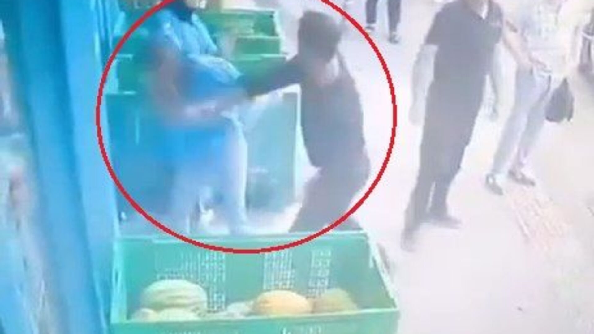 Berberde Dehşet: Sevgilisine Şiddet Uygulayan Müşteri, Usturasını Çekti! | İstanbul'da Kan Donduran Olay
