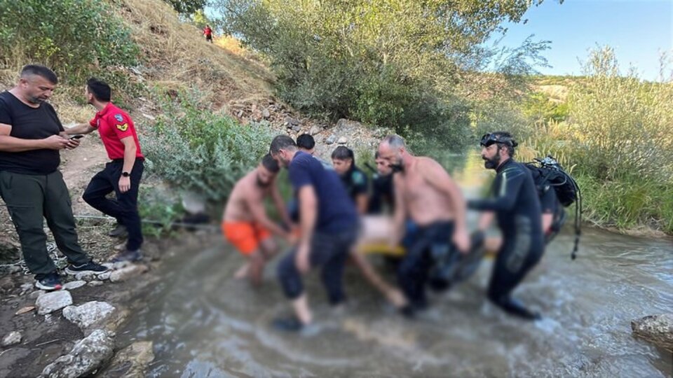 Pülümür Çayı'na giren kişi boğuldu