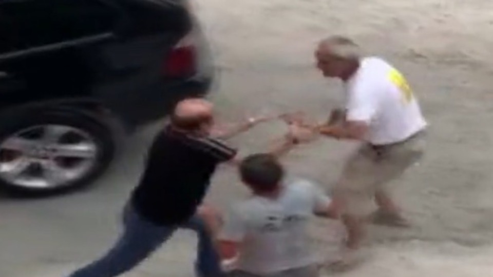 Otoparkta silahlı kavga!