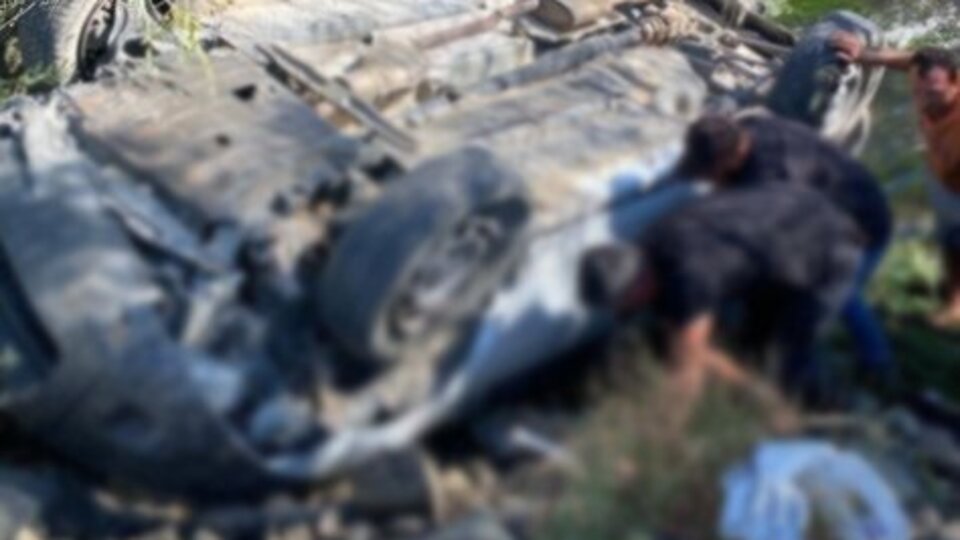 Otomobil devrildi: 2'si çocuk 6 yaralı