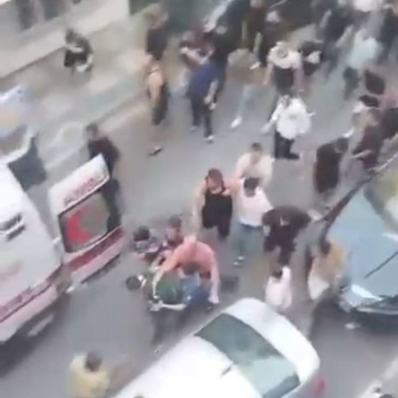 Kız arkadaşını bıçakladı! Linç edildi