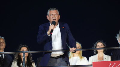 Özel, partisinin Üsküdar mitinginde konuştu