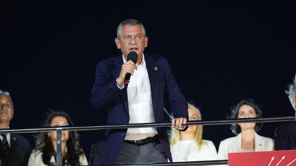 Özel, partisinin Üsküdar mitinginde konuştu