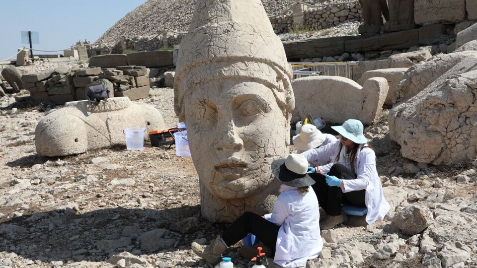 Binlerce yıllık taşlar nano teknolojiyle ayağa kalkıyor