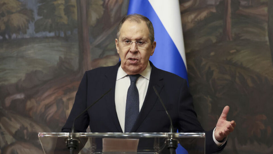 Lavrov: Putin, Zelenskiy'le görüşmeye hazır