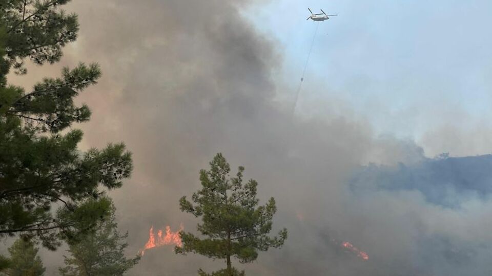 Muğla'da alevler yerleşim yerine yaklaştı