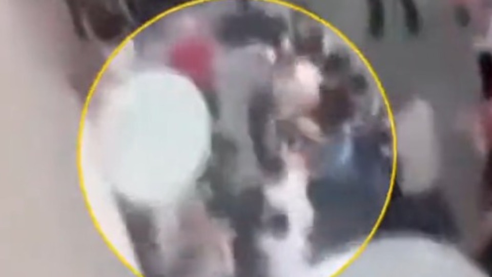 Kadını bıçaklayan caniye linç girişimi!