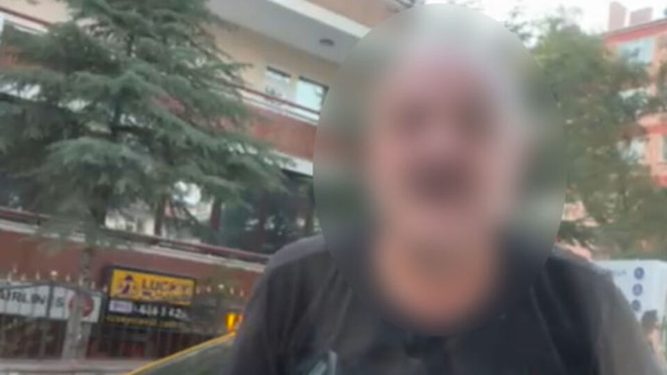 Aracı yumrukladı, küfretti, tehdit etti