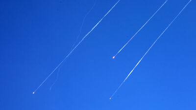 İran, batı hava sahasını kapattı