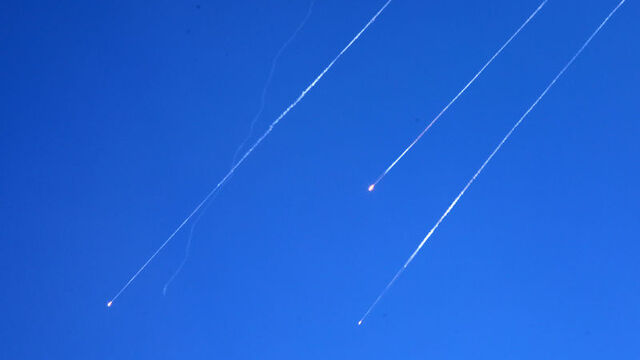 İran, batı hava sahasını kapattı