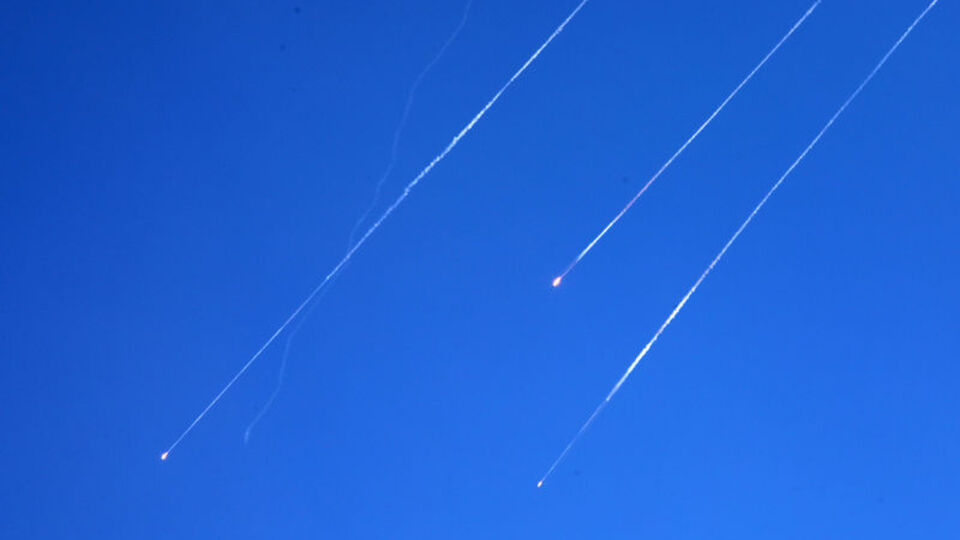 İran, batı hava sahasını kapattı