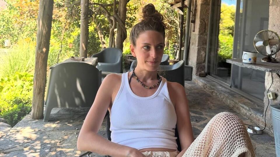 Ünlü oyuncuyu akrep soktu