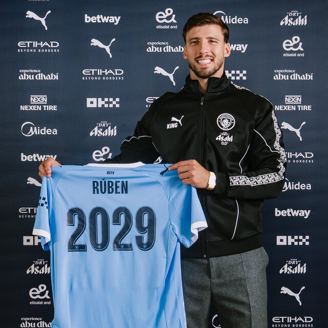 Manchester City, Dias ile sözleşme yeniledi!