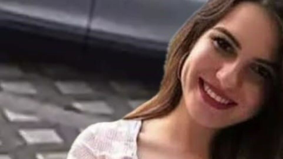 Telefona bakarken otomobil çarpmıştı...