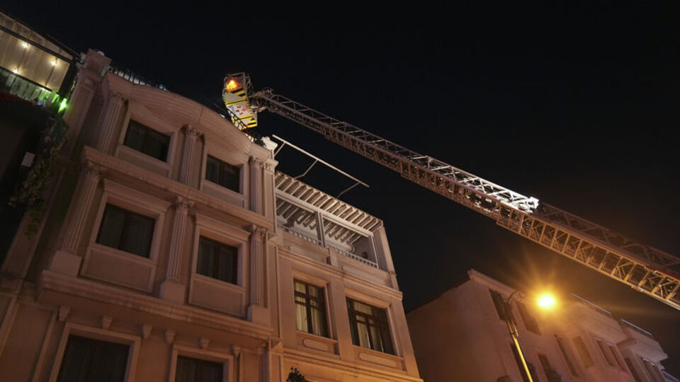 Fatih'te otel yangını