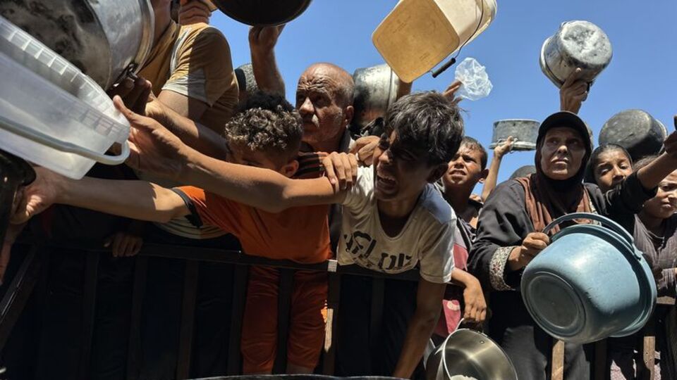 Gazze'de 114'ü çocuk 281 ölüm! Kıtlık ile soykırım!