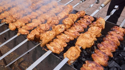 Dikkat herkesin başına gelebilir! Tavuk yerken...