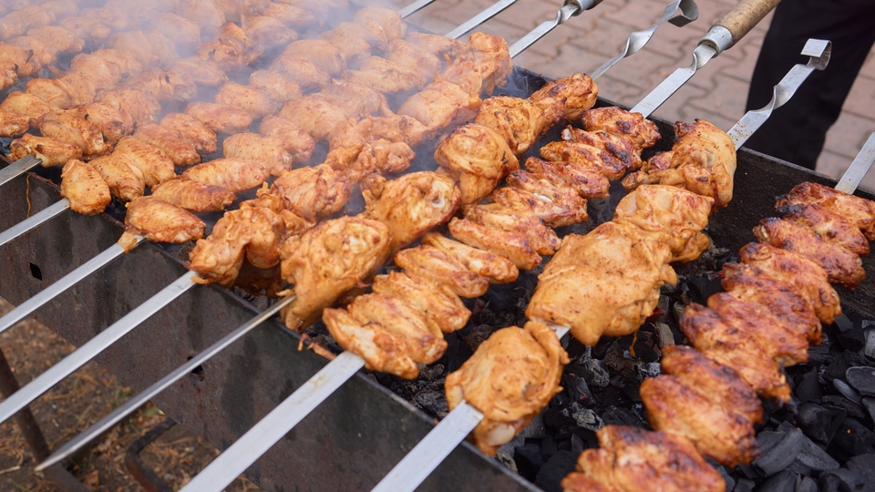 Dikkat herkesin başına gelebilir! Tavuk yerken...