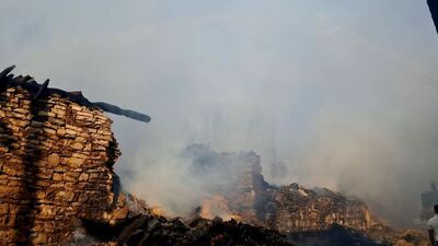 Kütahya'da 2 ev ile 4 samanlık yandı