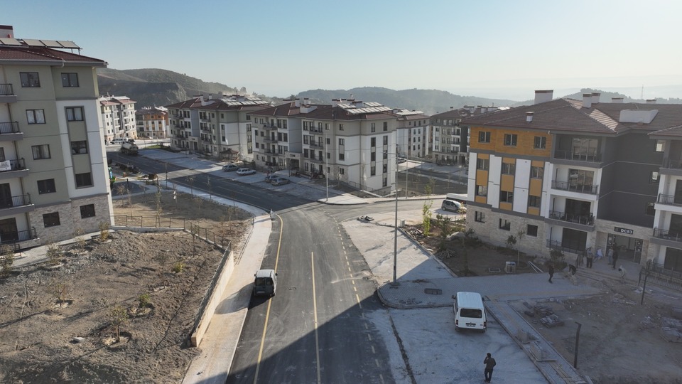Deprem konutları için 36 milyar liralık yol yatırımı