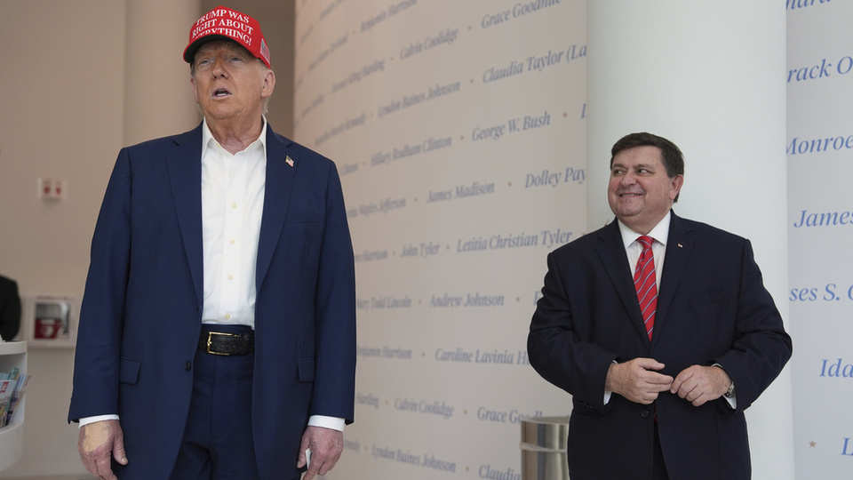 Trump elini makyajla kapattı