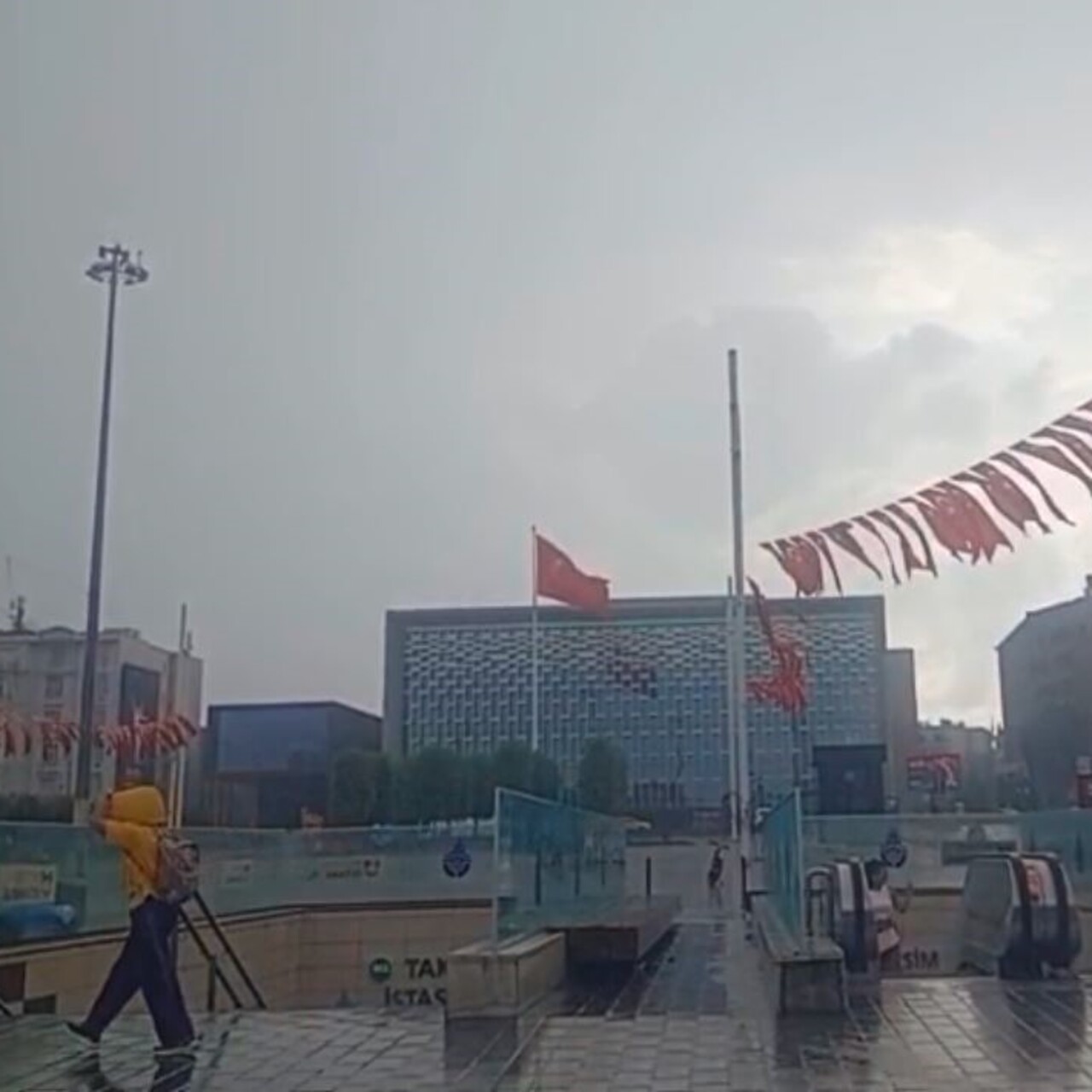 İstanbul'da yağmur sürprizi!