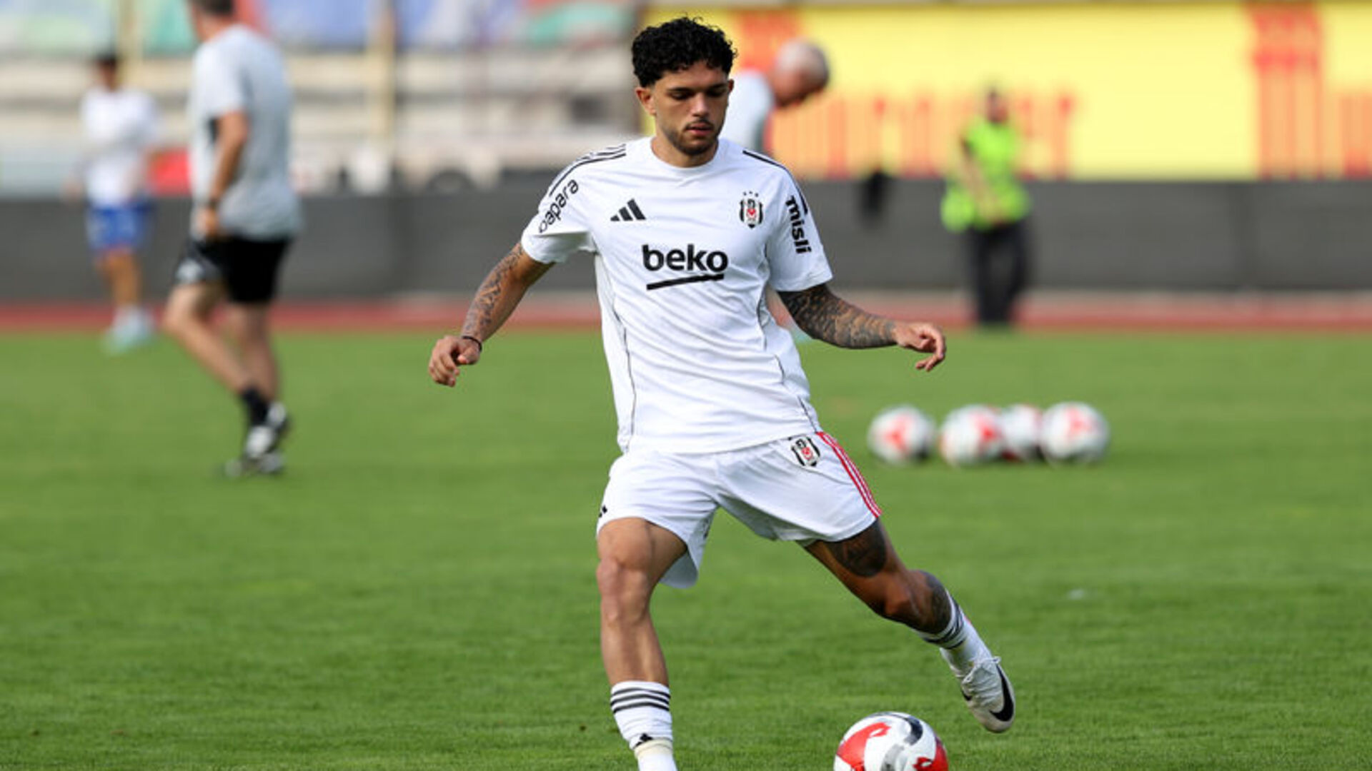 Beşiktaş'ta Bomba Ayrılık! Emrecan Terzi'nin Yolu Ayrıldı