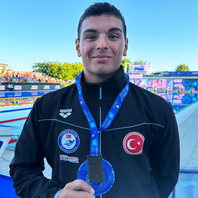 Milli yüzücü Nusrat Allahverdi'den altın madalya!