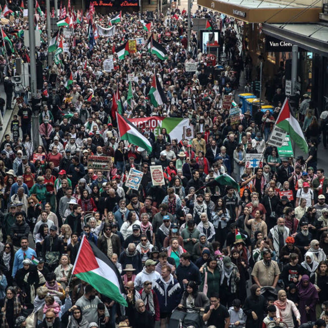 Avustralya'da on binlerce kişi İsrail'i protesto etti