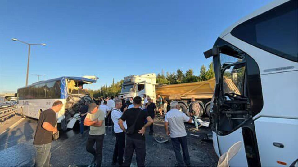 TEM'de kaza! Bir kişi öldü, 16 yaralı!