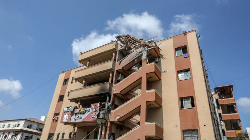 İsrail Gazze'de hastaneye saldırdı!