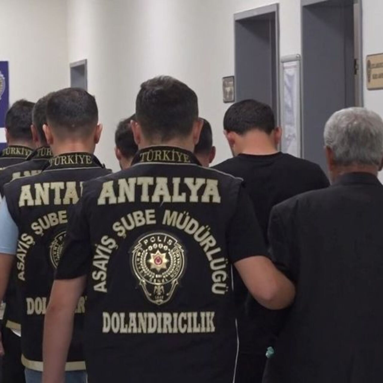 Antalya'da telefonla dolandırıcılık: 3 tutuklama