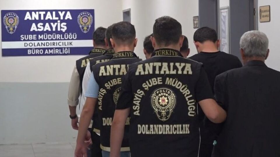 Antalya'da telefonla dolandırıcılık: 3 tutuklama