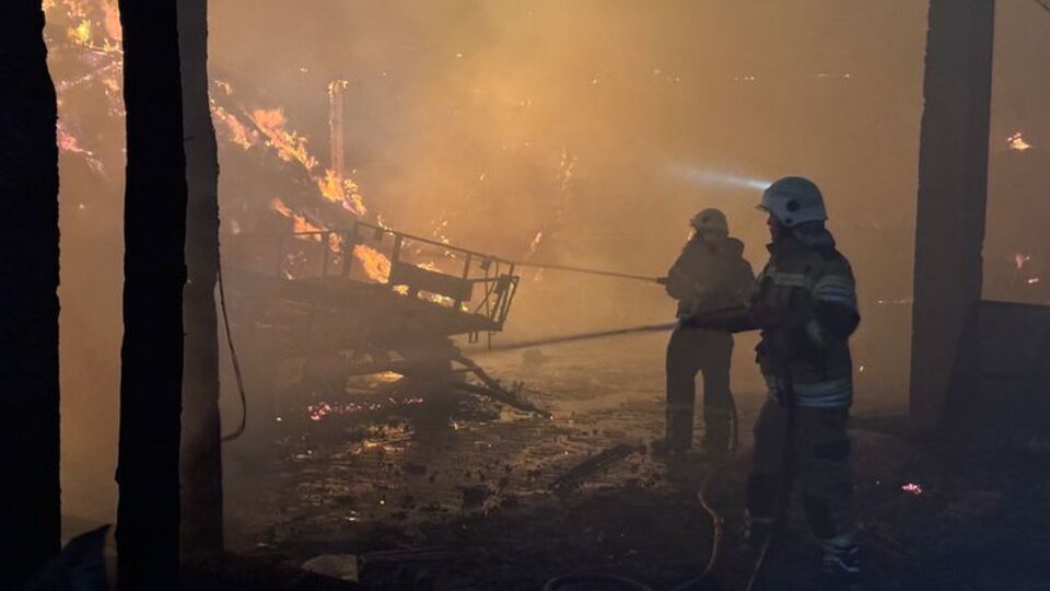 Kütahya'da 2 köy evi, 3 samanlık ve 2 ahır yandı