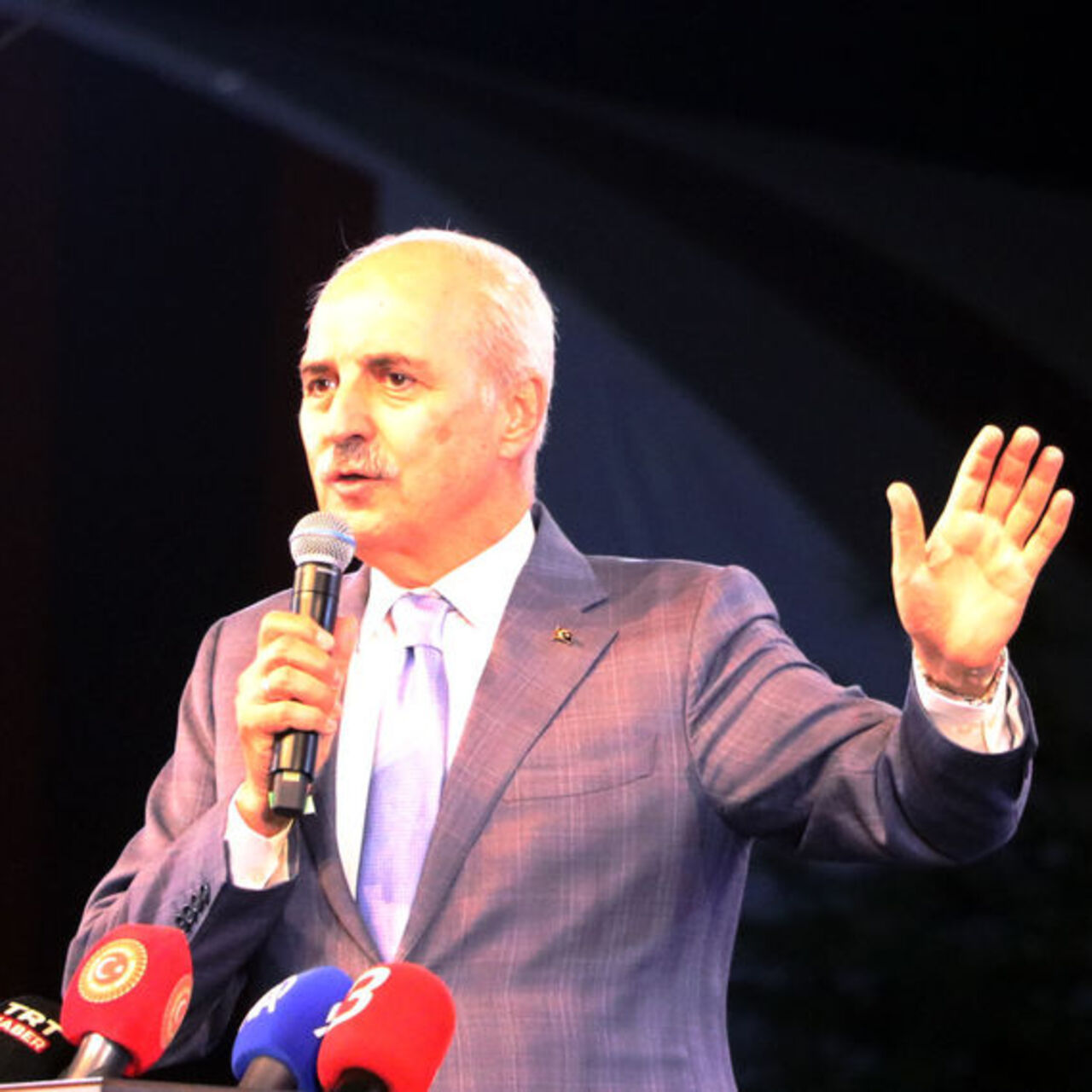 "Bu millet Allah'tan başka kimsenin önünde eğilmez"