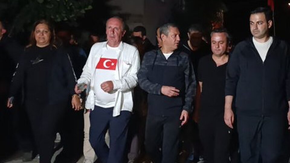 Özel'den 'Zafer Yolu' yürüyüşü