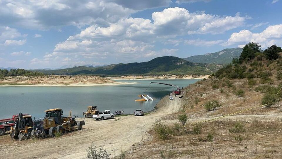 Burdur'da uçak kaza kırıma uğradı