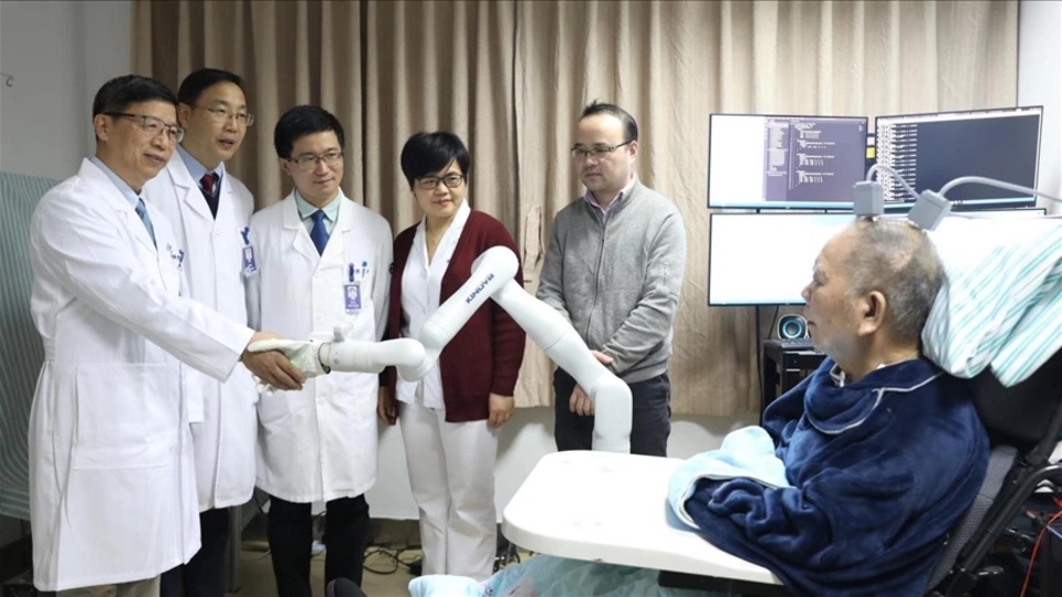 Çin'de sağlık alanına entegre teknolojik sistemlerle ameliyatlar gerçekleştiriliyor